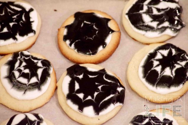 spider-web-cookies-2_making-a-life