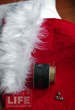 santa-pillow-5_making-a-life